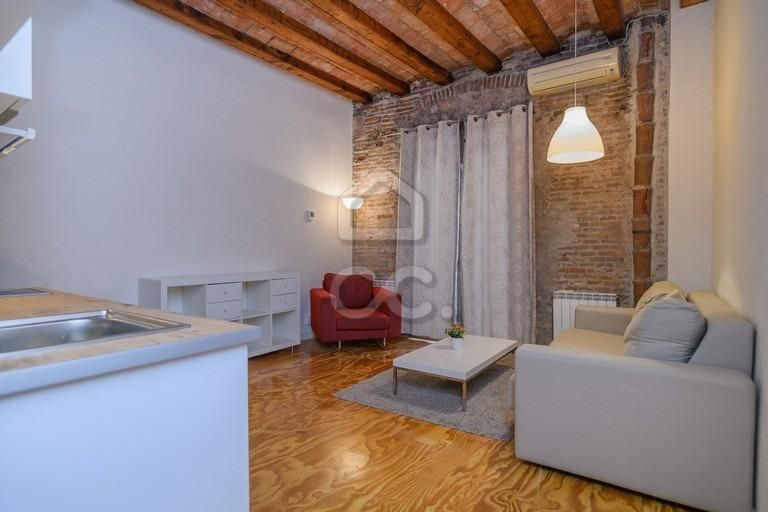 Living room of Study to rent in  Barcelona Capital  with Air Conditioner, Parquet flooring and Furnished