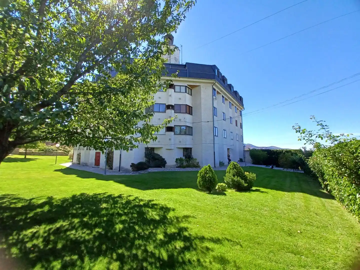 Vista exterior de Piso en venta en El Espinar con Calefacción, Jardín privado y Parquet