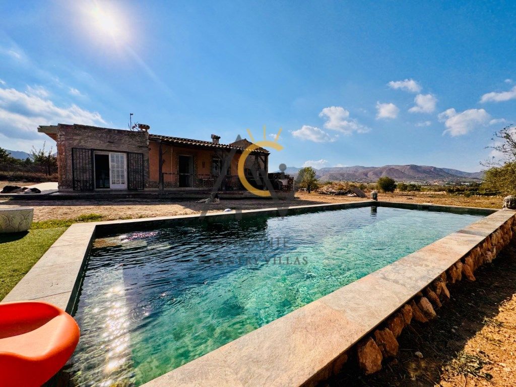 Piscina de Finca rústica en venda en La Romana