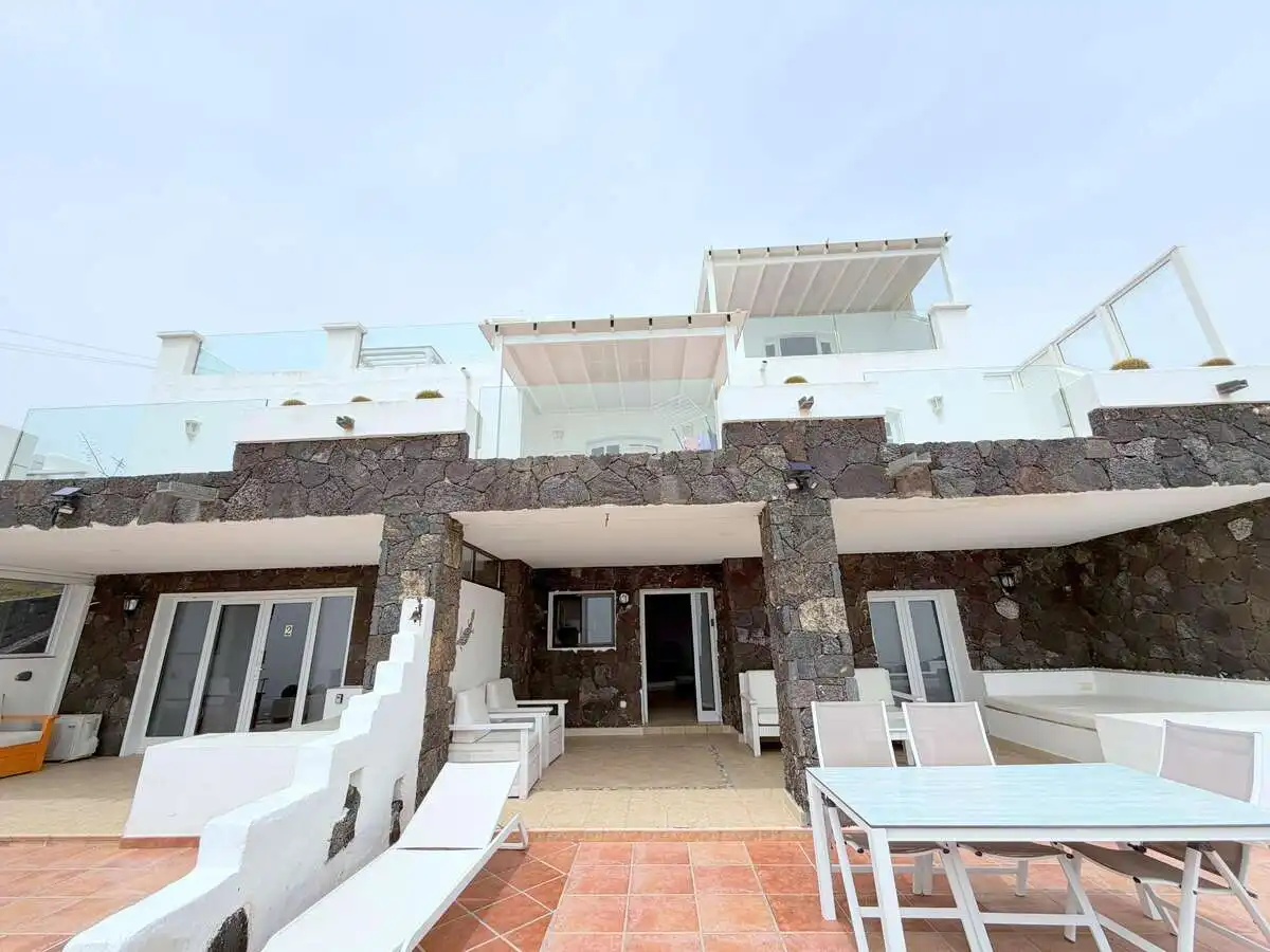 Vista exterior de Casa o xalet en venda en Tías amb Aire condicionat, Jardí privat i Terrassa