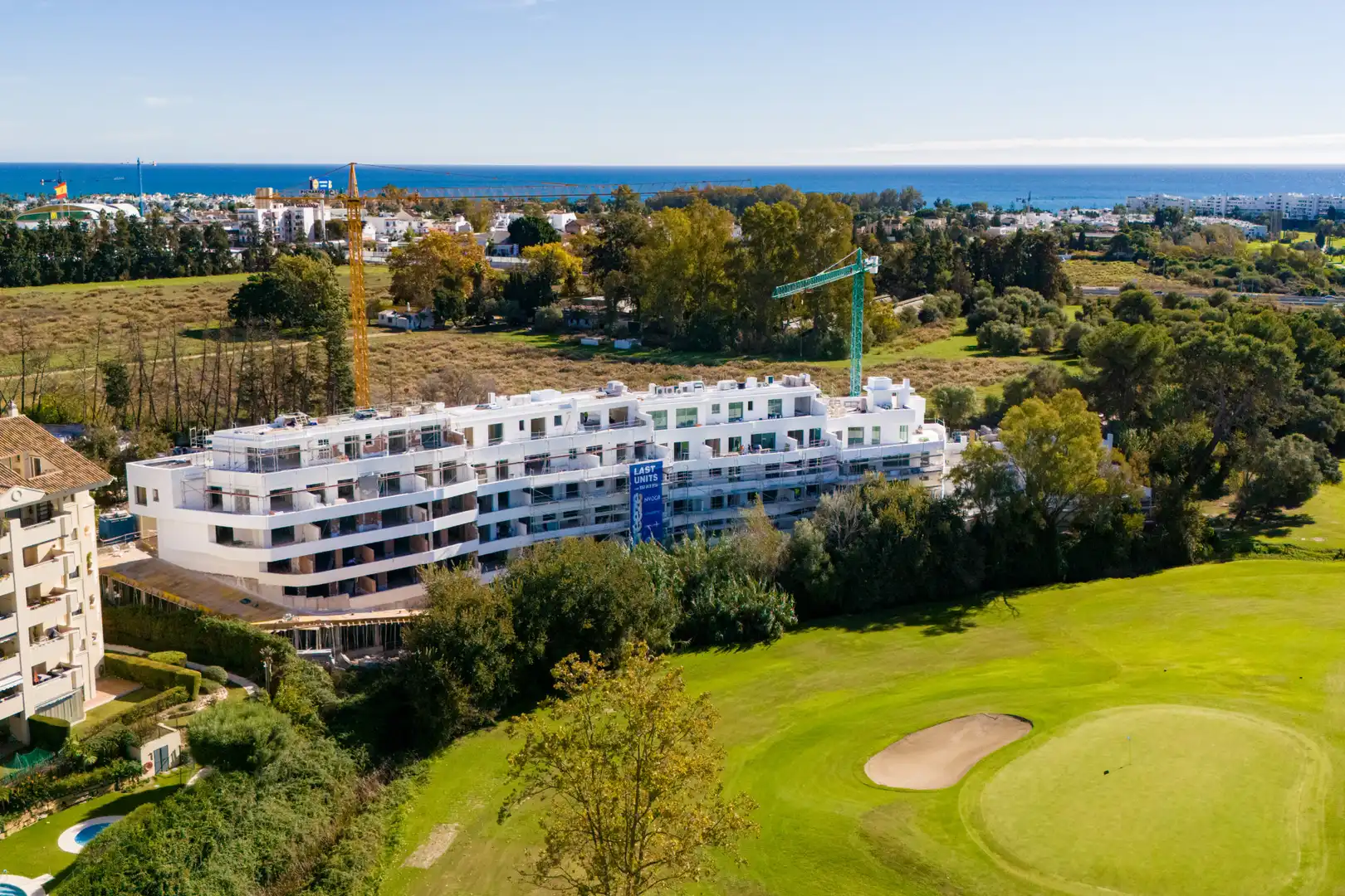 Vista exterior de Dúplex en venta en Marbella con Terraza, Piscina y Piscina comunitaria