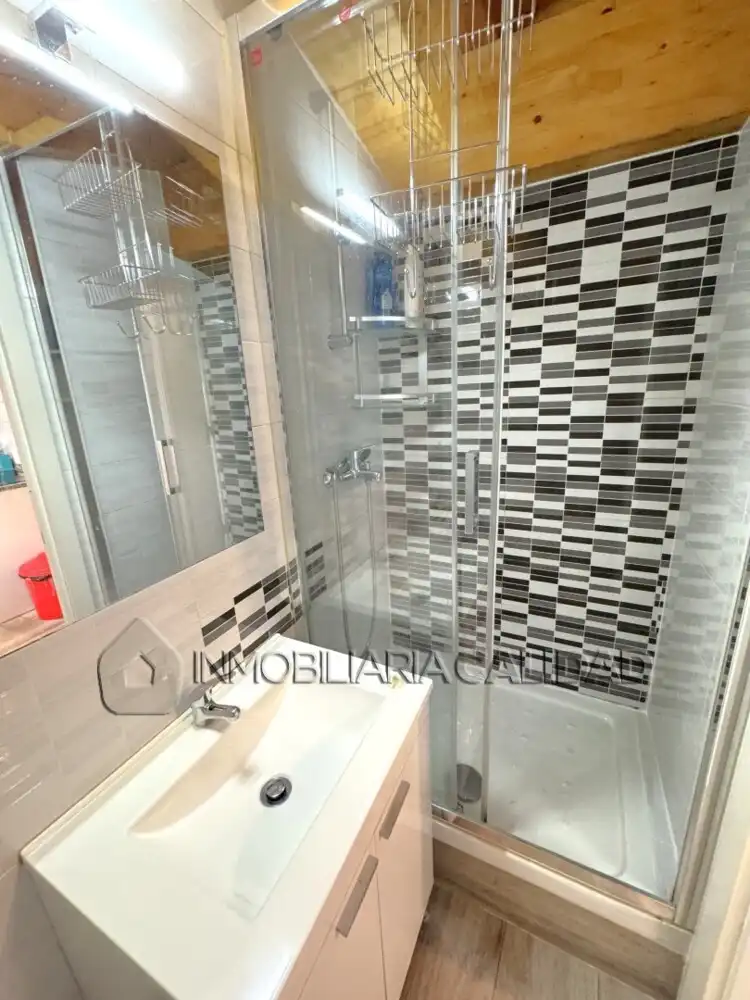 Badezimmer von Wohnung zur Miete in Burgos mit Heizung und Möbliert