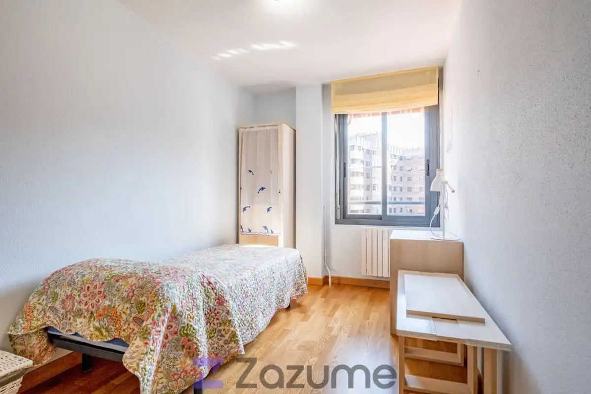 Schlafzimmer von Wohnung zur Miete in Zaragoza mit Klimaanlage, Heizung und Parkett