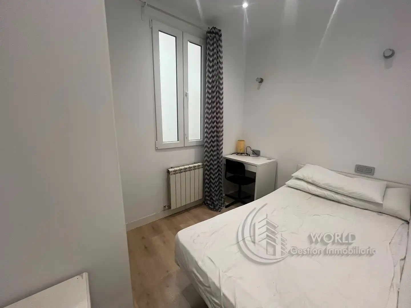 Bedroom of Flat for rent in Madrid  with Air Conditioner, Heating and Furnished