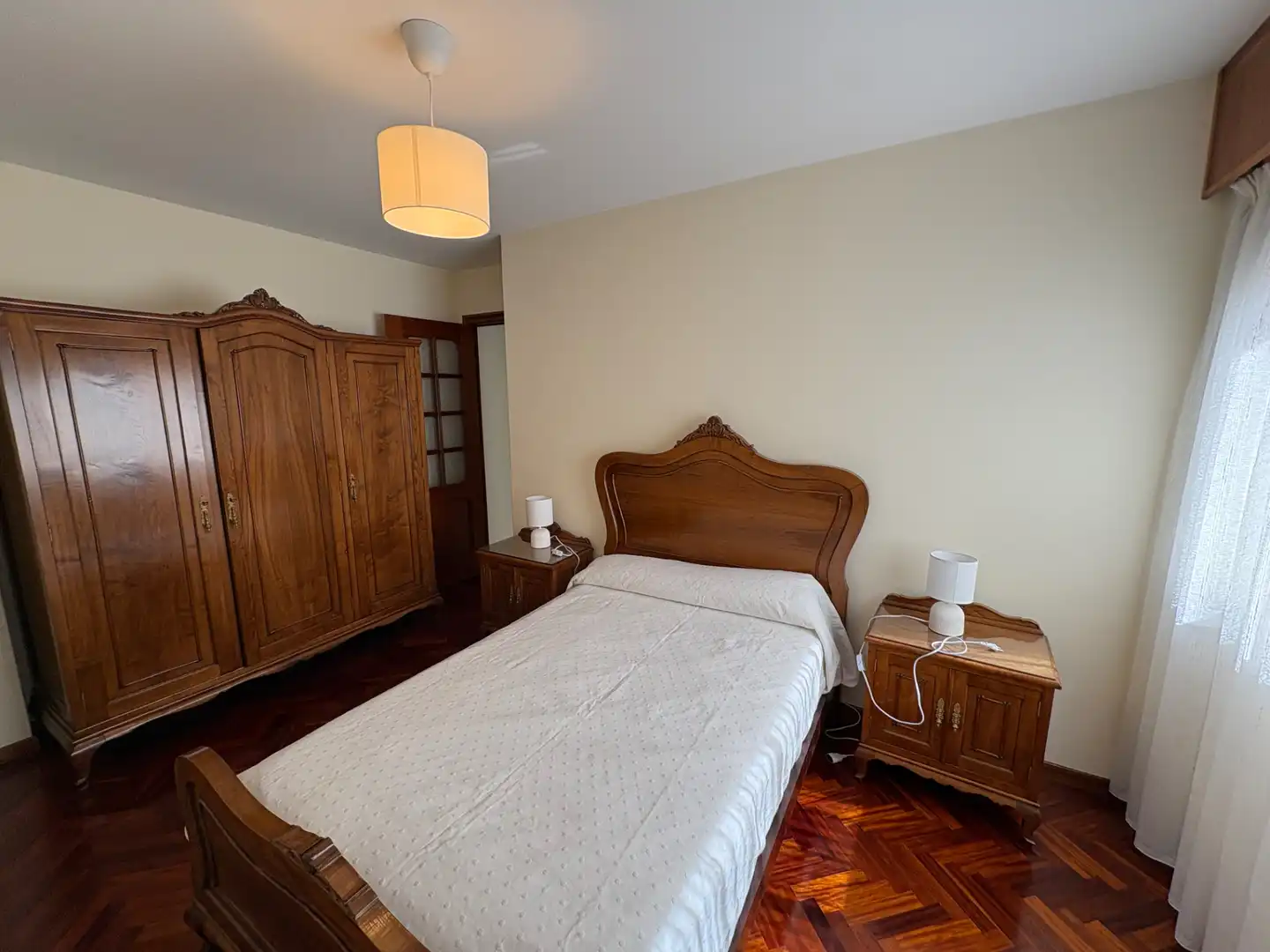 Schlafzimmer von Wohnung zur Miete in A Coruña Capital  mit Möbliert, Ofen und Waschmaschine