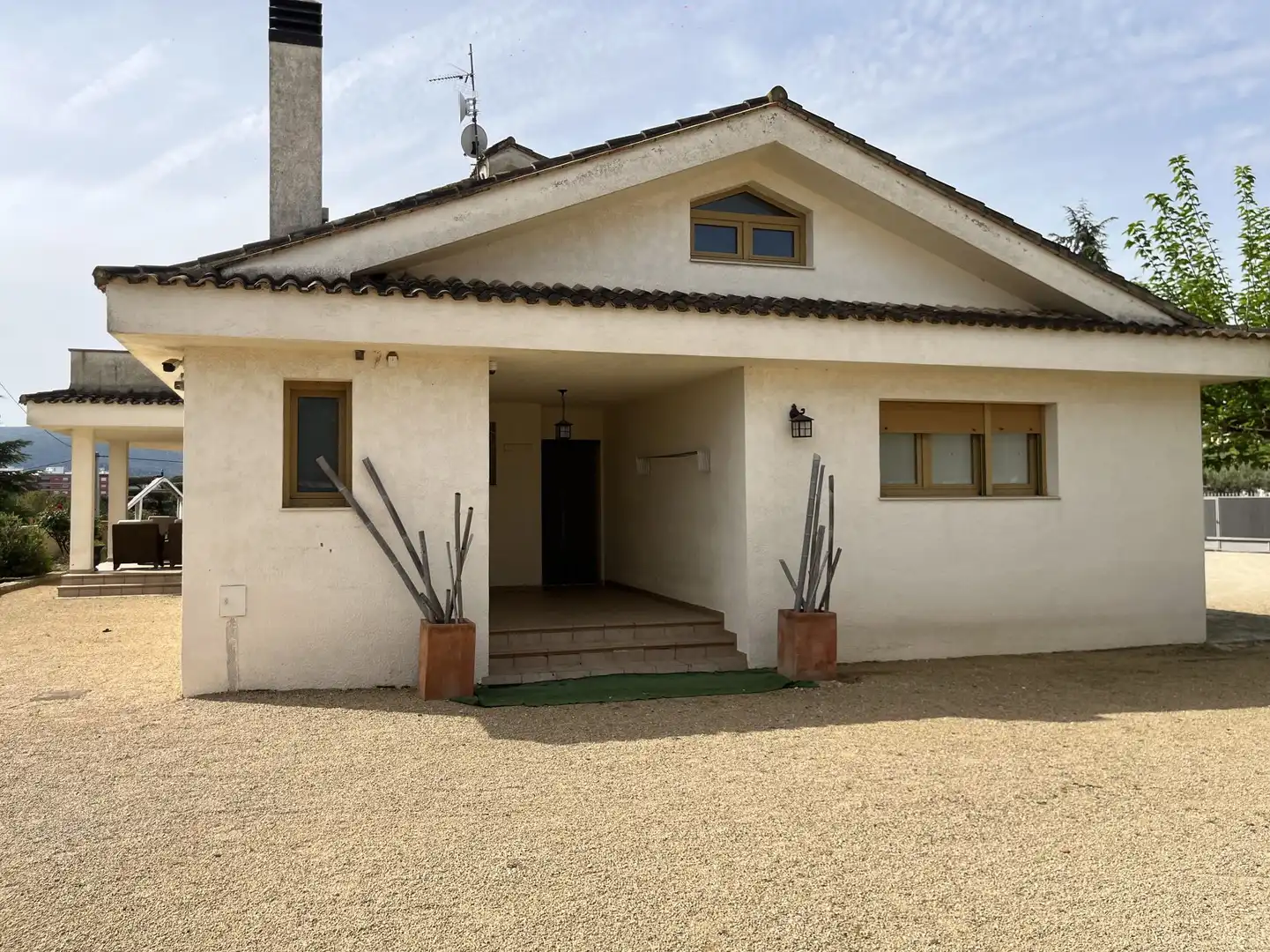 Vista exterior de Casa o xalet en venda en Ontinyent amb Aire condicionat, Calefacció i Jardí privat