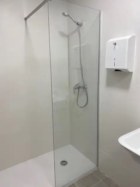 Badezimmer von Büro zur Miete in L'Hospitalet de Llobregat mit Klimaanlage, Heizung und Möbliert