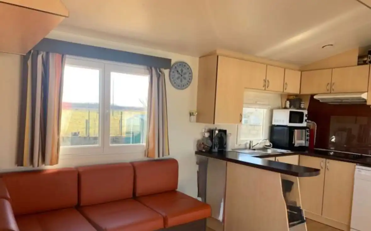 Cuina de Casa o xalet en venda en Santas Martas amb Aire condicionat, Calefacció i Jardí privat