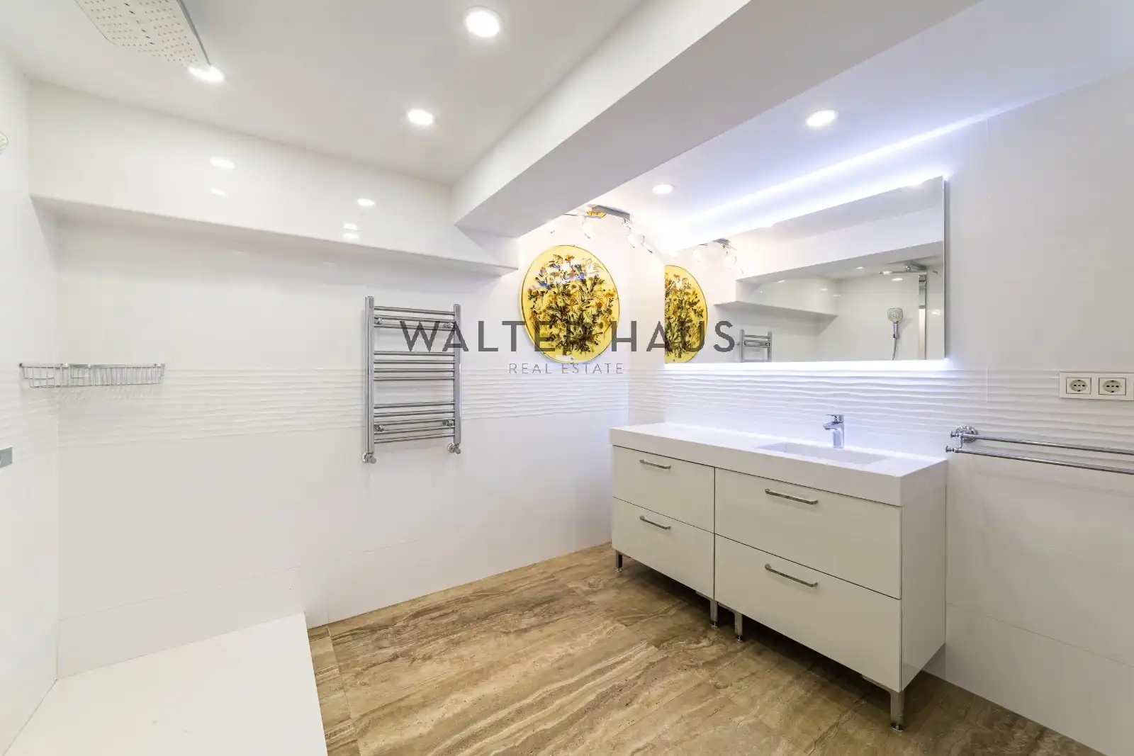 Baño de Dúplex en venta en Madrid con Calefacción, Horno y Lavadora