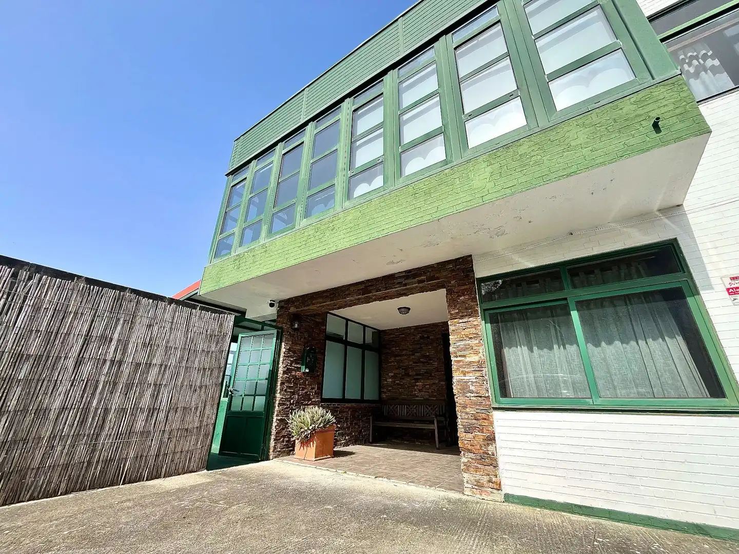 Vista exterior de Casa o xalet en venda en Mugardos amb Calefacció i Jardí privat