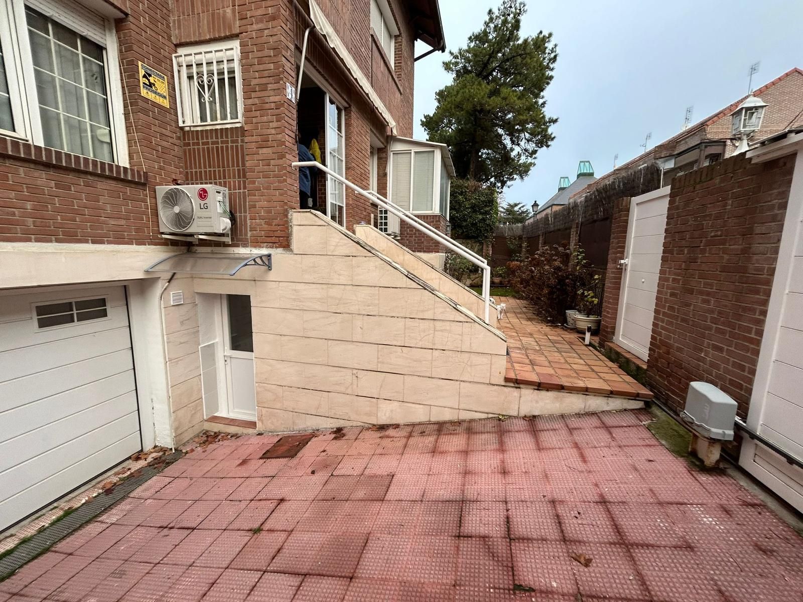 Vista exterior de Apartament de lloguer en Torrelodones amb Calefacció i Moblat
