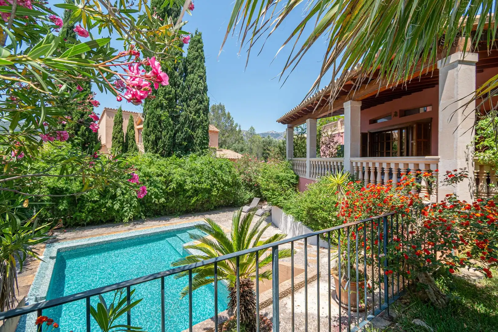 Detached house with pool for sale in Bunyola
