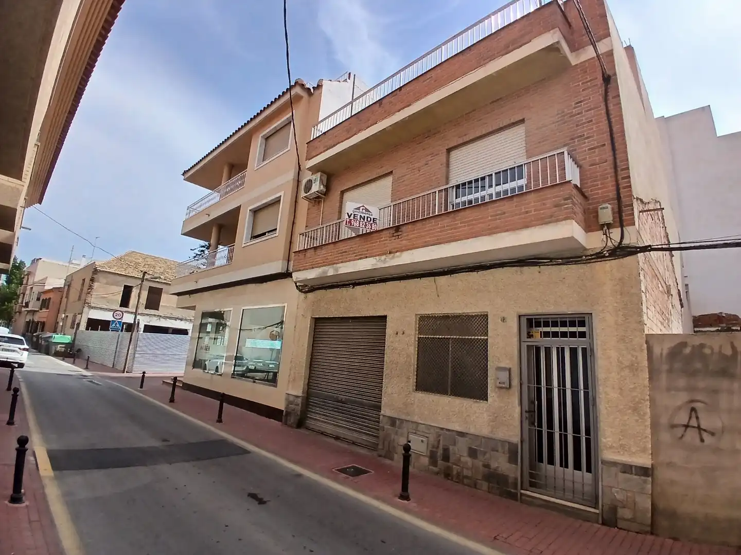 Casa rústica amb balcó en venda a Calle Algezares 13