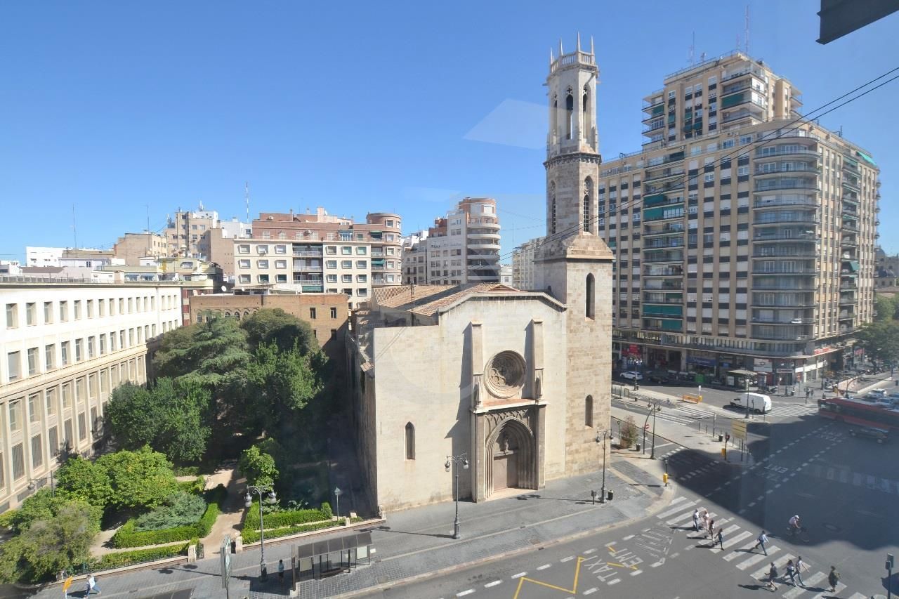 Vista exterior de Oficina en venda en  Valencia Capital amb Aire condicionat i Calefacció