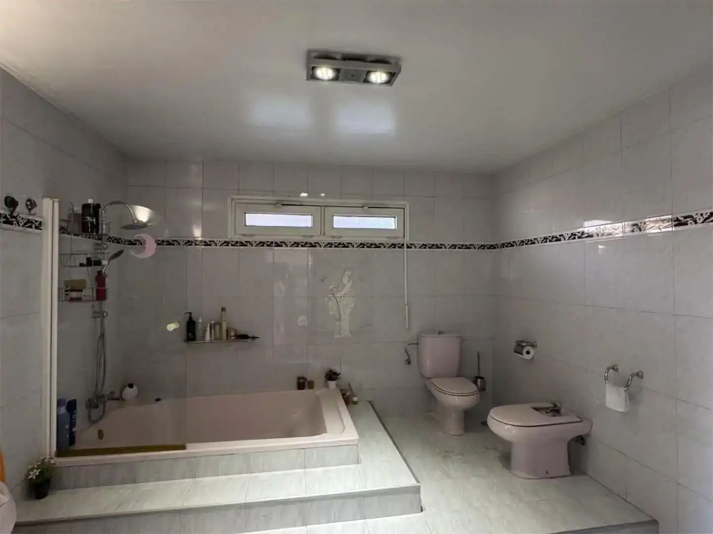 Baño de Casa o chalet en venta en Móstoles con Aire acondicionado, Jardín privado y Trastero