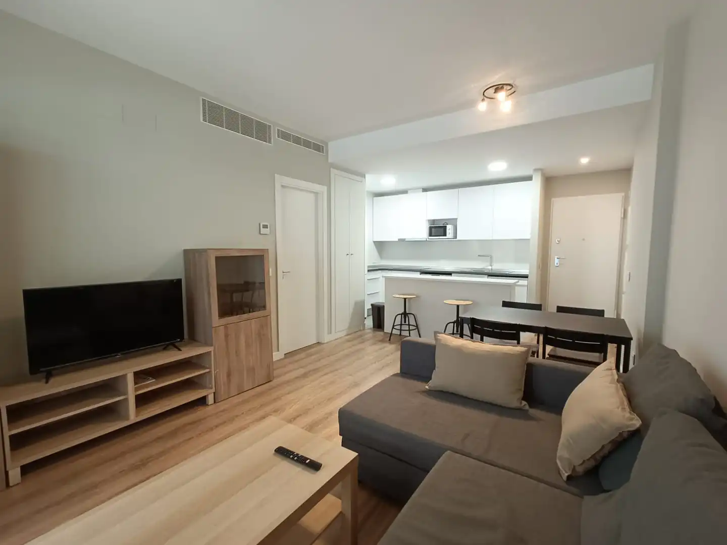 Apartments for rent in Calle Ulises, Colores - Entreparques