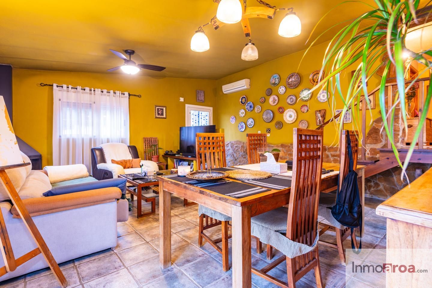 Menjador de Casa o xalet en venda en L'Alcora amb Aire condicionat, Terrassa i Piscina