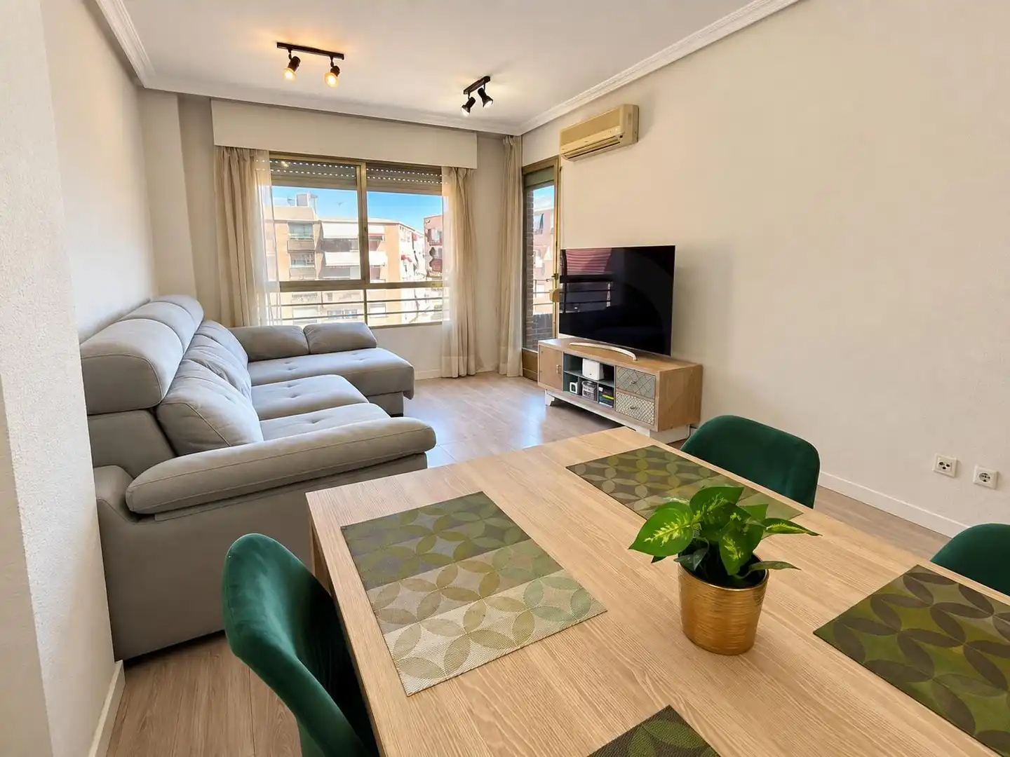 Flat with lift for sale in Calle Cronista Joaquín Collia, imagen 2