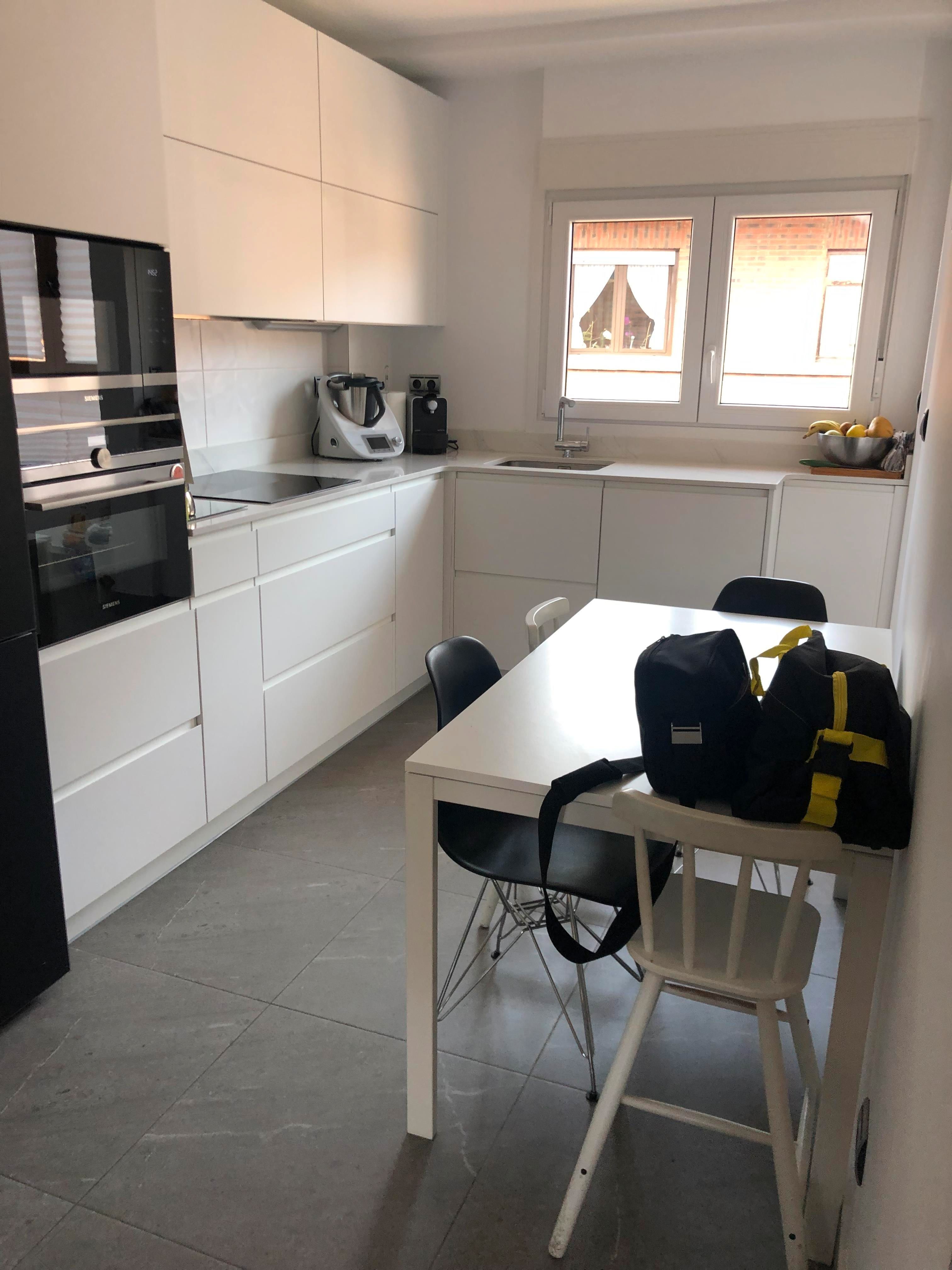 Kitchen of Flat to rent in Getxo   with Oven, Washing machine and Microwave