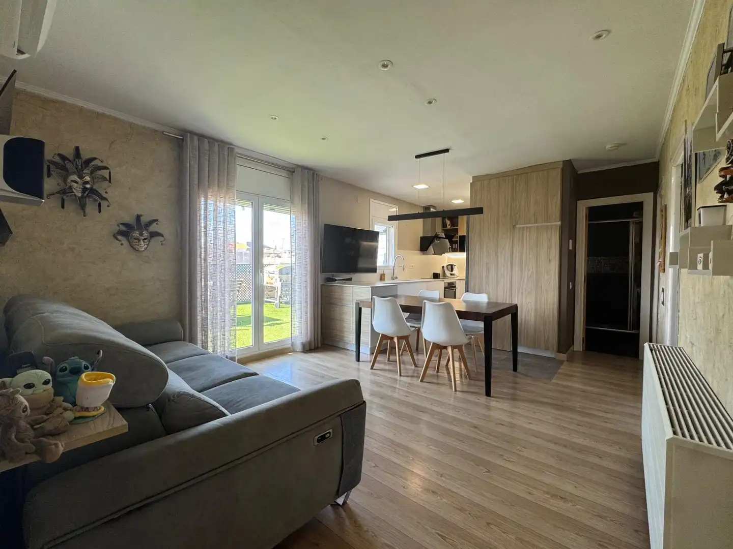 Sala de estar de Ático en venta en Igualada con Calefacción, Parquet y Terraza