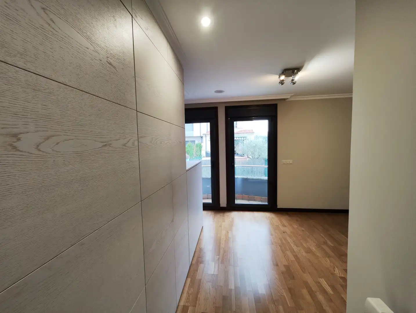 Casa adosada en venta en Vigo  con Jardín privado, Parquet y Terraza