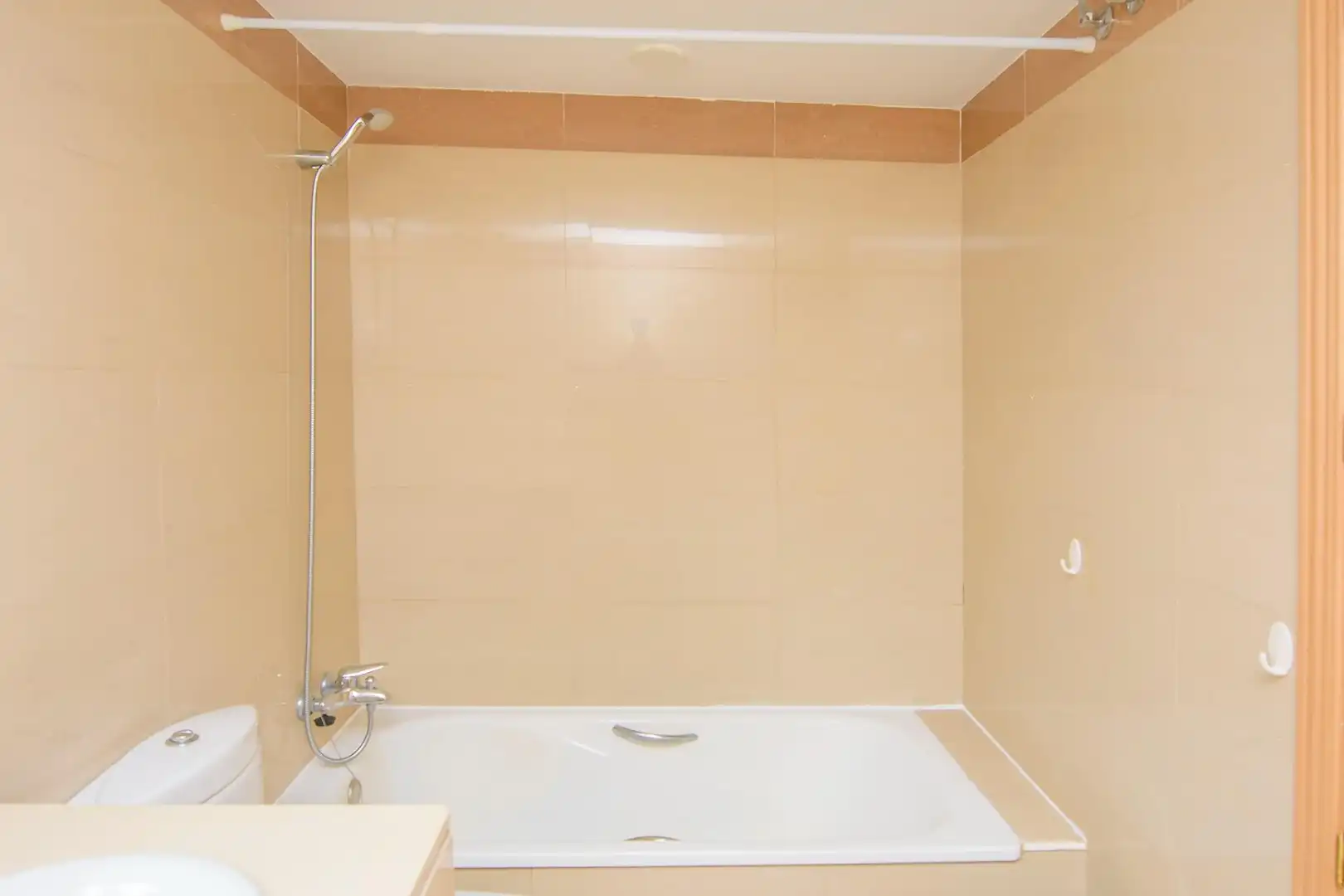 Baño de Piso en venta en Carboneras con Balcón y Piscina comunitaria