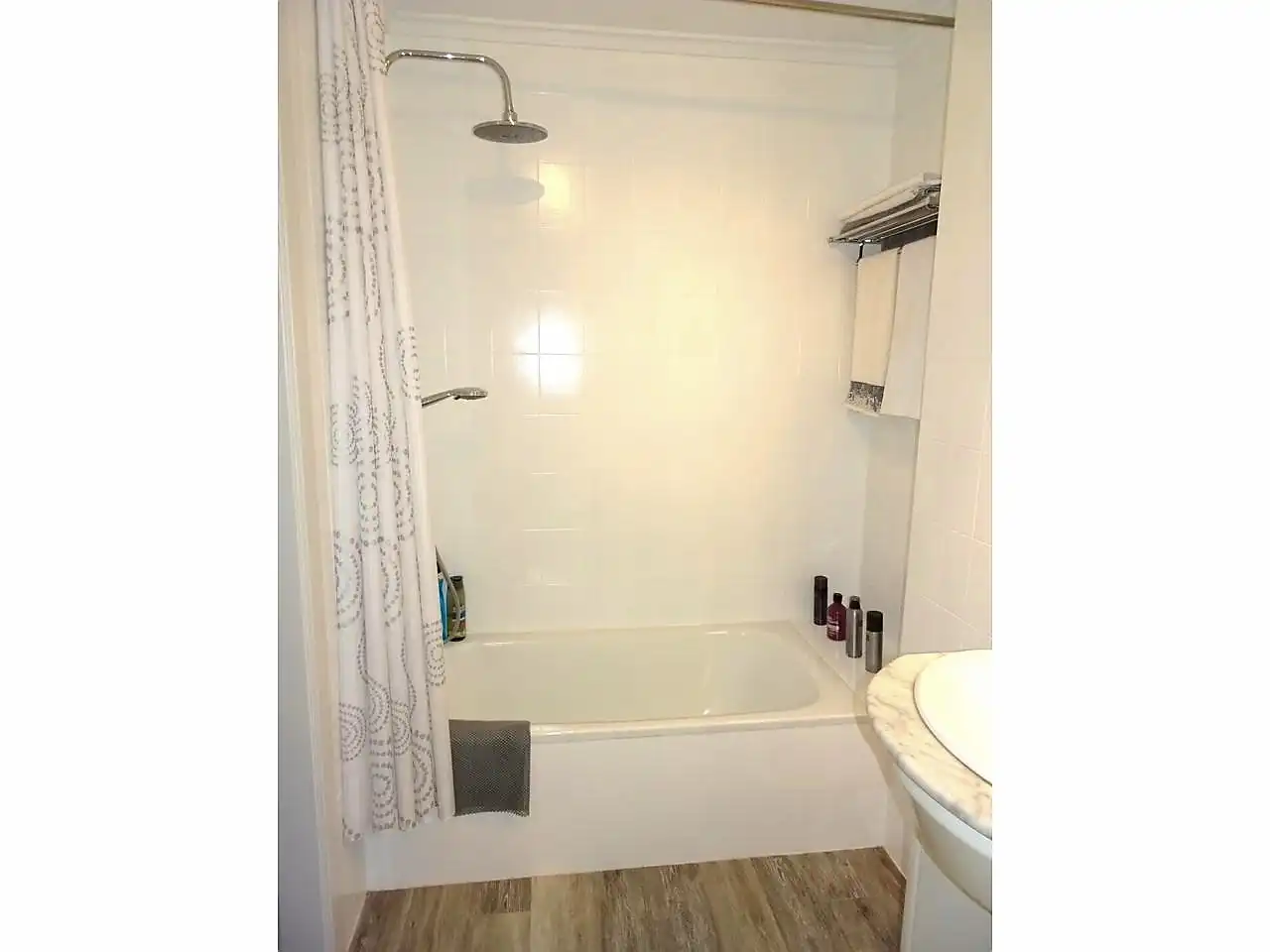 Bathroom of Flat for rent in Gijón   with Heating, Parquet flooring and Furnished