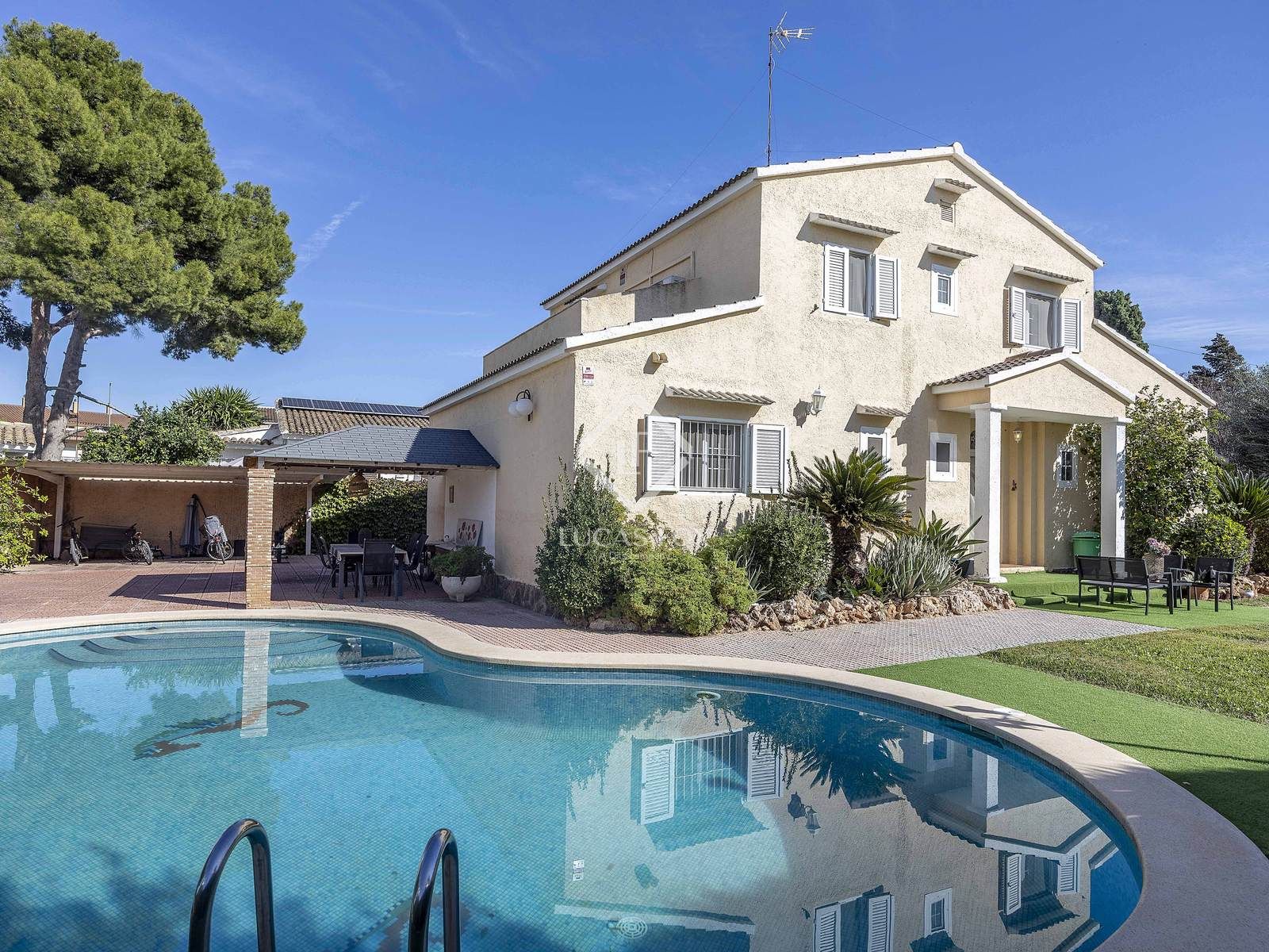 Piscina de Casa o xalet en venda en Chiva amb Aire condicionat, Calefacció i Jardí privat