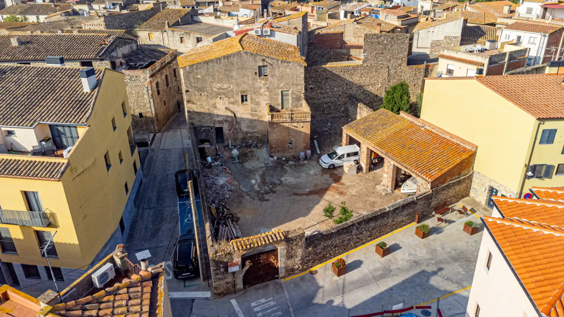 Casa adosada en venda a Peralada, Girona