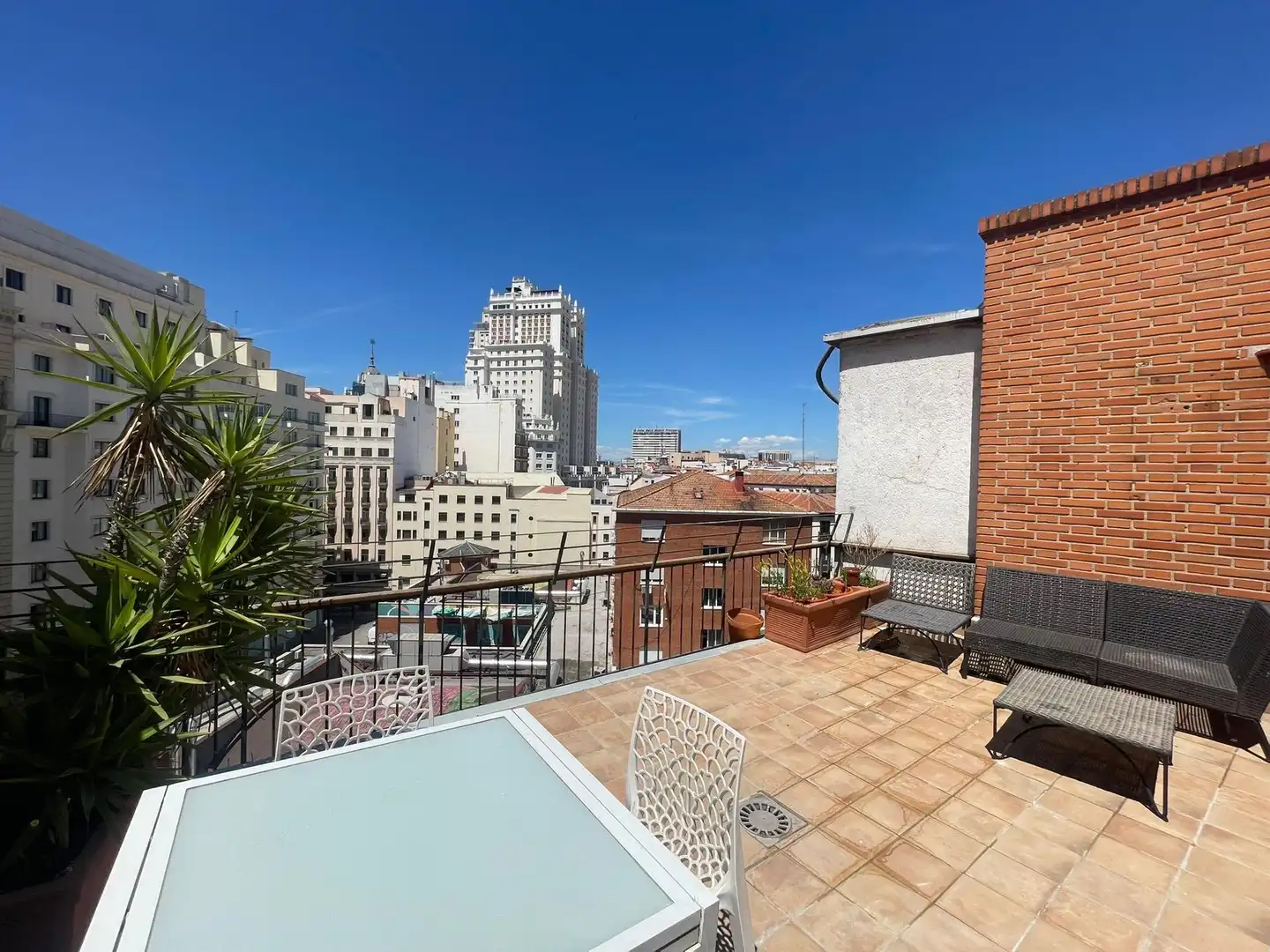 Terraza de Ático de alquiler en Madrid con Calefacción, Parquet y Terraza