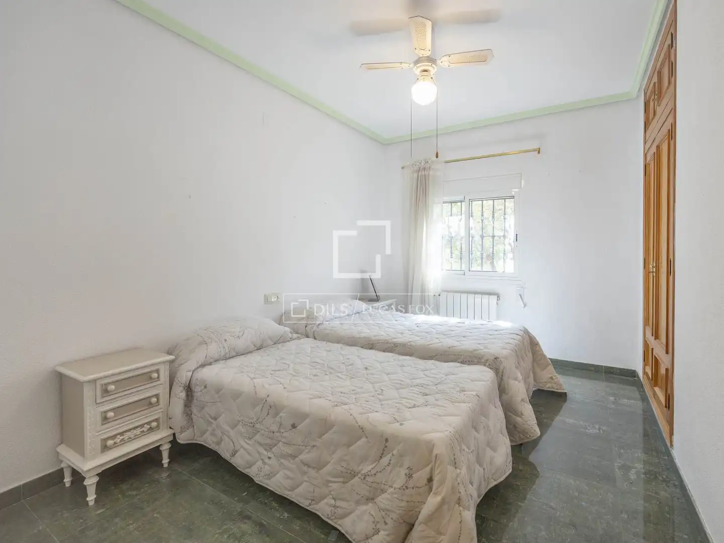 Bedroom of Houses for sale in La Pobla de Vallbona  with Air Conditioner, Heating and Private garden
