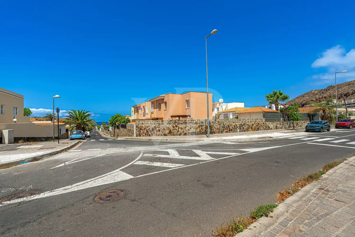 Vista exterior de Casa adosada en venta en Arona con Terraza y Piscina comunitaria