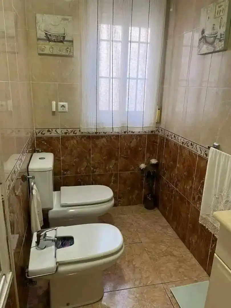 Bany de Pis en venda en Bedmar y Garcíez amb Aire condicionat, Traster i Moblat