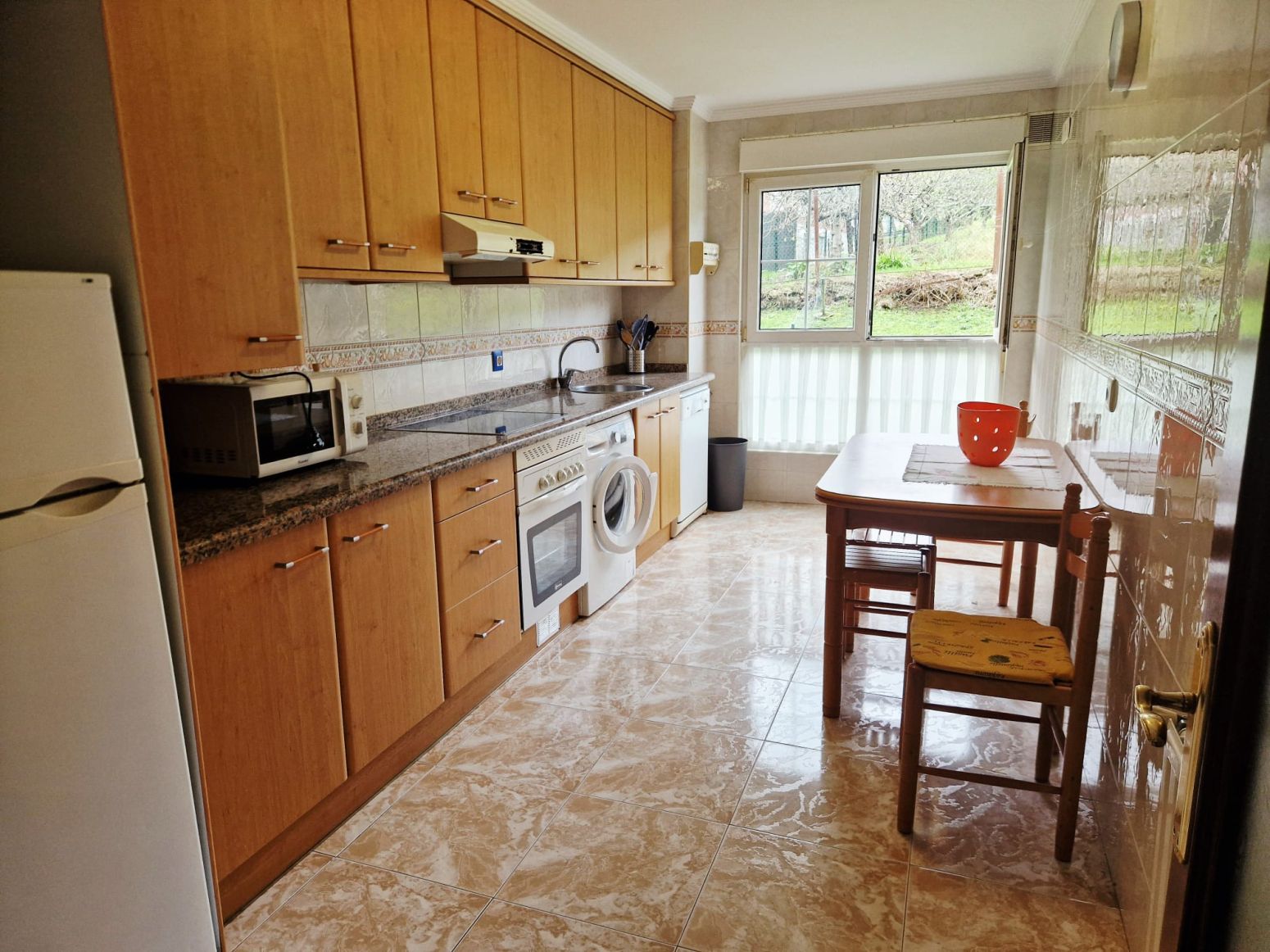 Cuina de Pis en venda en Avilés amb Calefacció, Jardí privat i Parquet