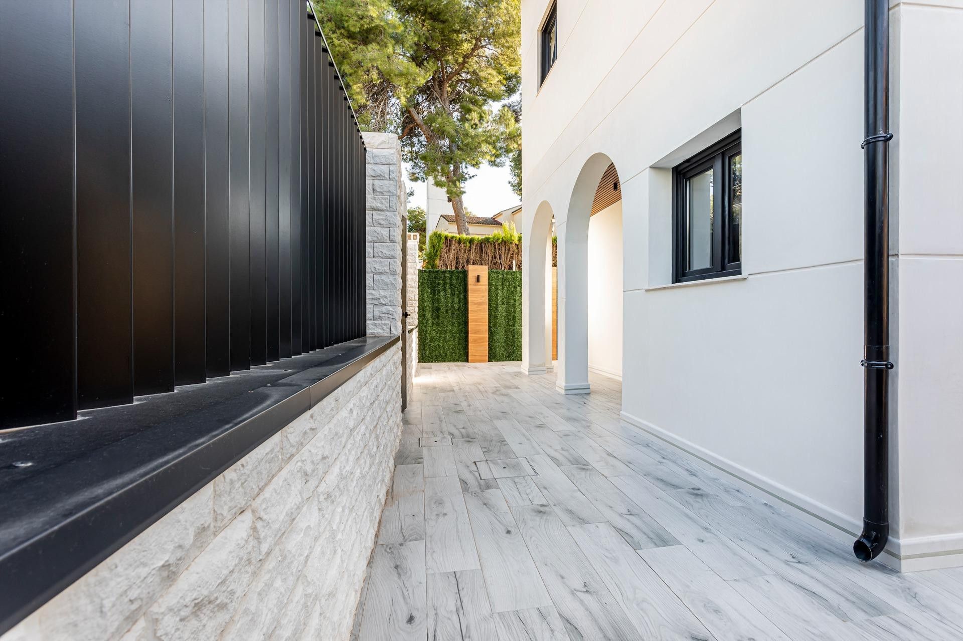 Vista exterior de Casa o xalet en venda en Paterna amb Balcó i Alarma