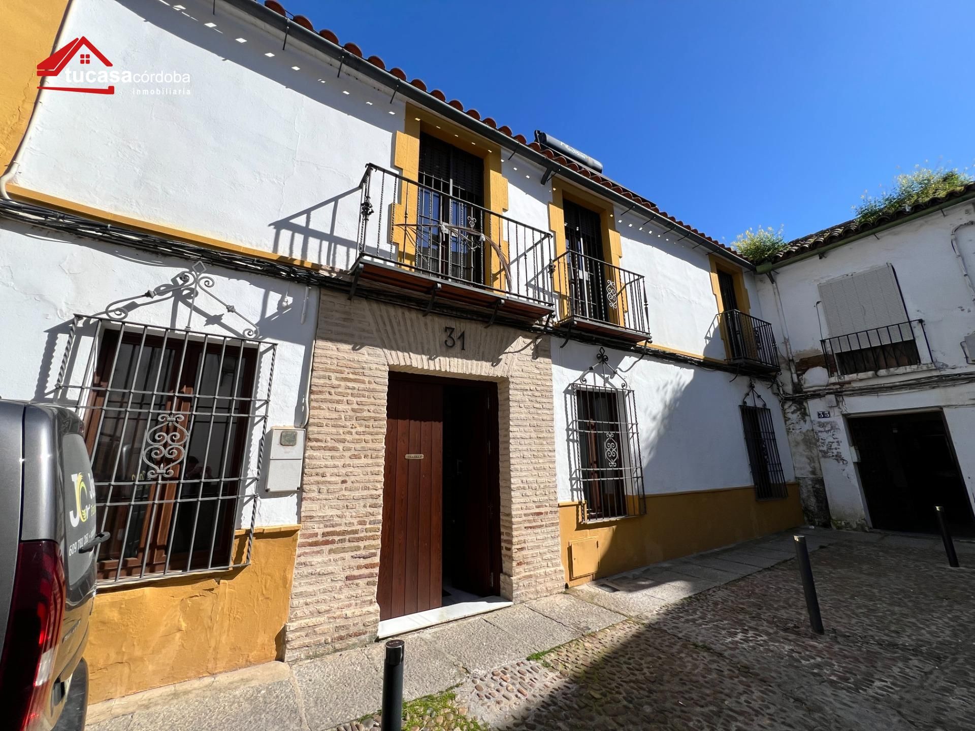 Vista exterior de Casa o xalet en venda en  Córdoba Capital amb Terrassa i Traster