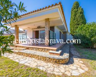 Vista exterior de Casa o xalet en venda en L'Escala amb Aire condicionat i Terrassa