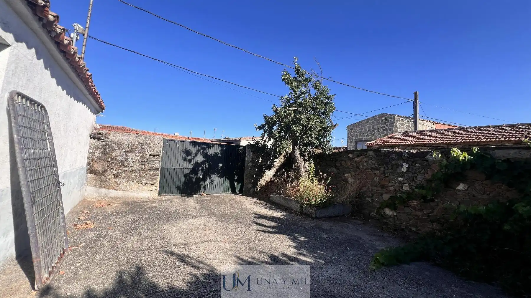 Aparcament de Casa o xalet en venda en Pedrosillo de los Aires amb Traster i Moblat