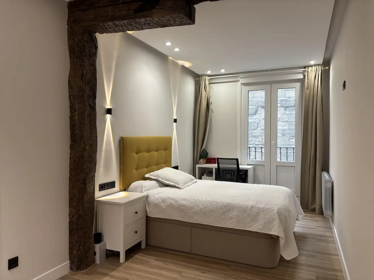 Habitación de Piso de alquiler en Bilbao  con Amueblado y Balcón