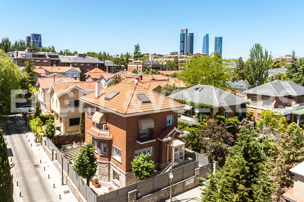 Vista exterior de Apartament en venda en  Madrid Capital amb Aire condicionat, Calefacció i Jardí privat