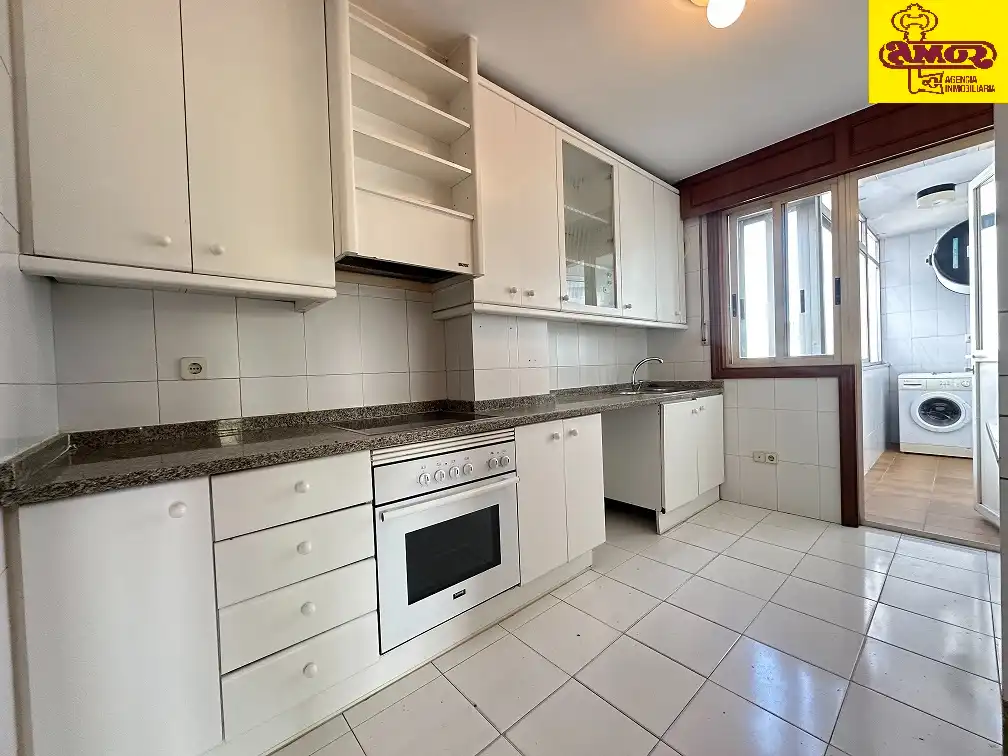 Cocina de Piso en venta en Santiago de Compostela  con Calefacción, Terraza y Trastero