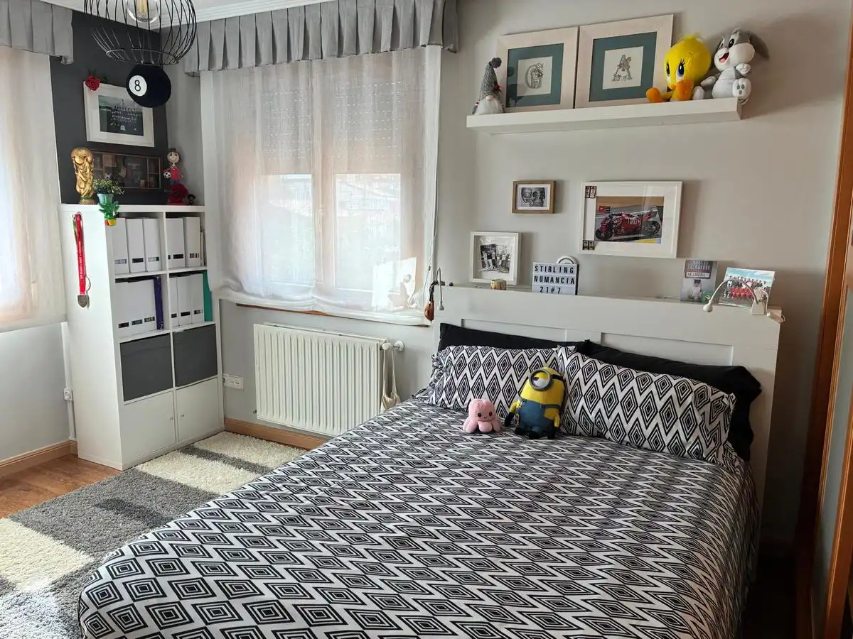 Schlafzimmer von Einfamilien-Reihenhaus zum Verkauf in Soria Capital  mit Heizung, Privatgarten und Terrasse