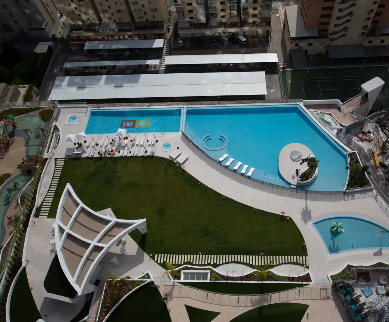 Piscina de Apartament en venda en Benidorm amb Aire condicionat, Calefacció i Terrassa