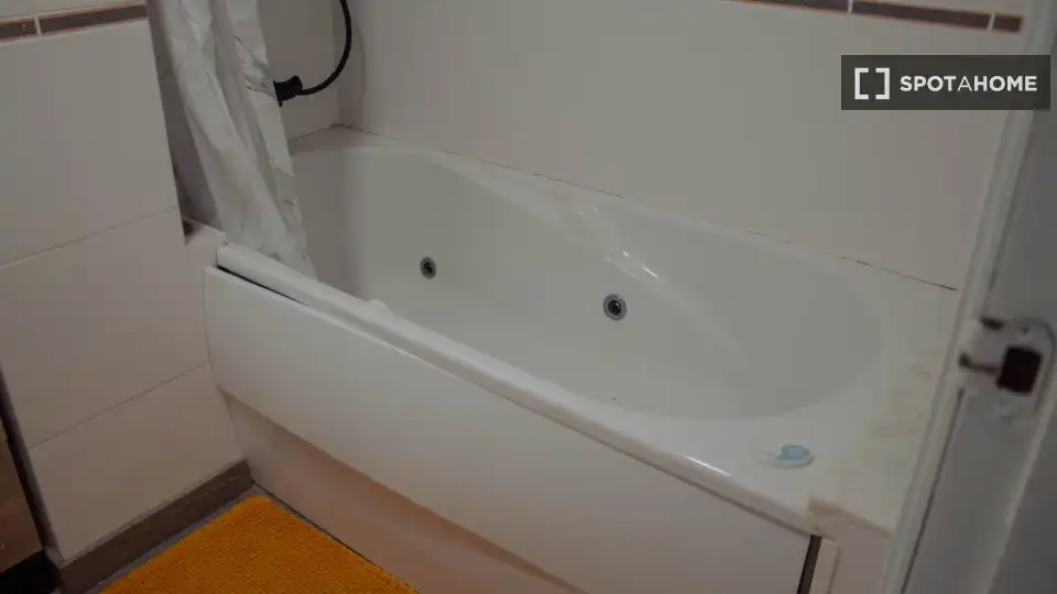 Bathroom of Apartments for share in Cullera  with Air Conditioner, Terrace and Furnished
