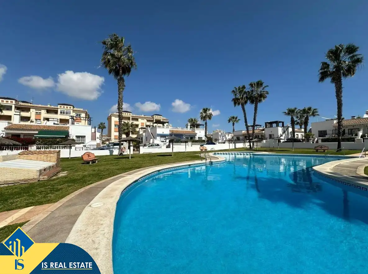 Apartamento con piscina en venta en Orihuela Costa, imagen 2