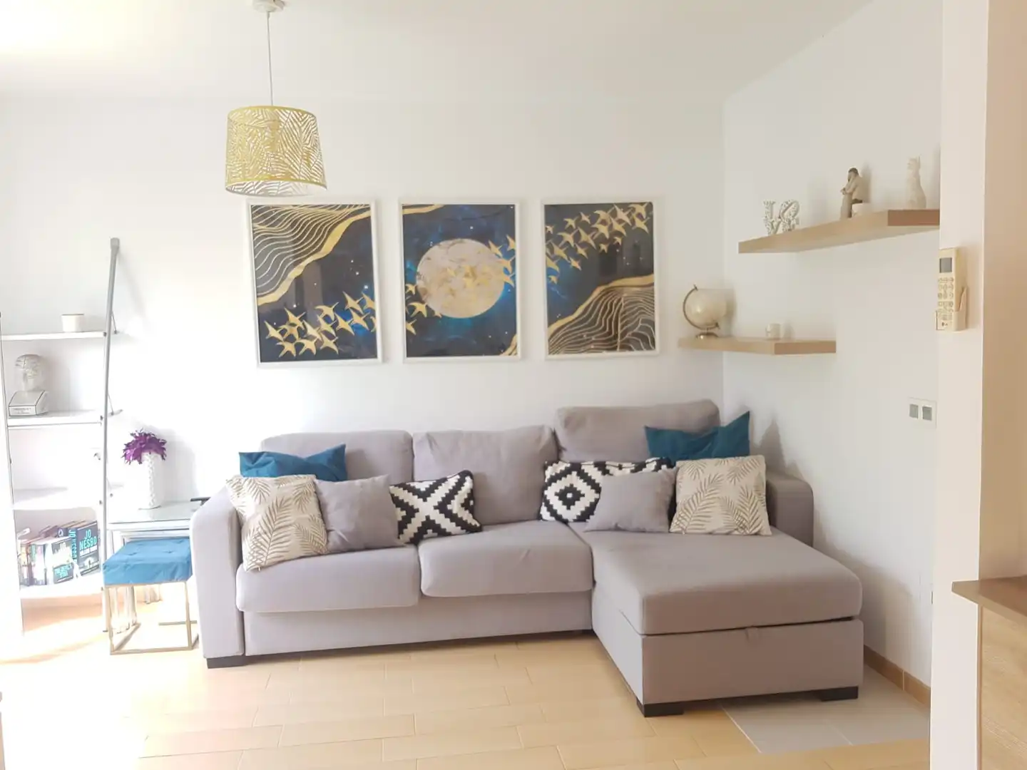 Sala d'estar de Pis en venda en Fuengirola amb Aire condicionat, Moblat i Balcó