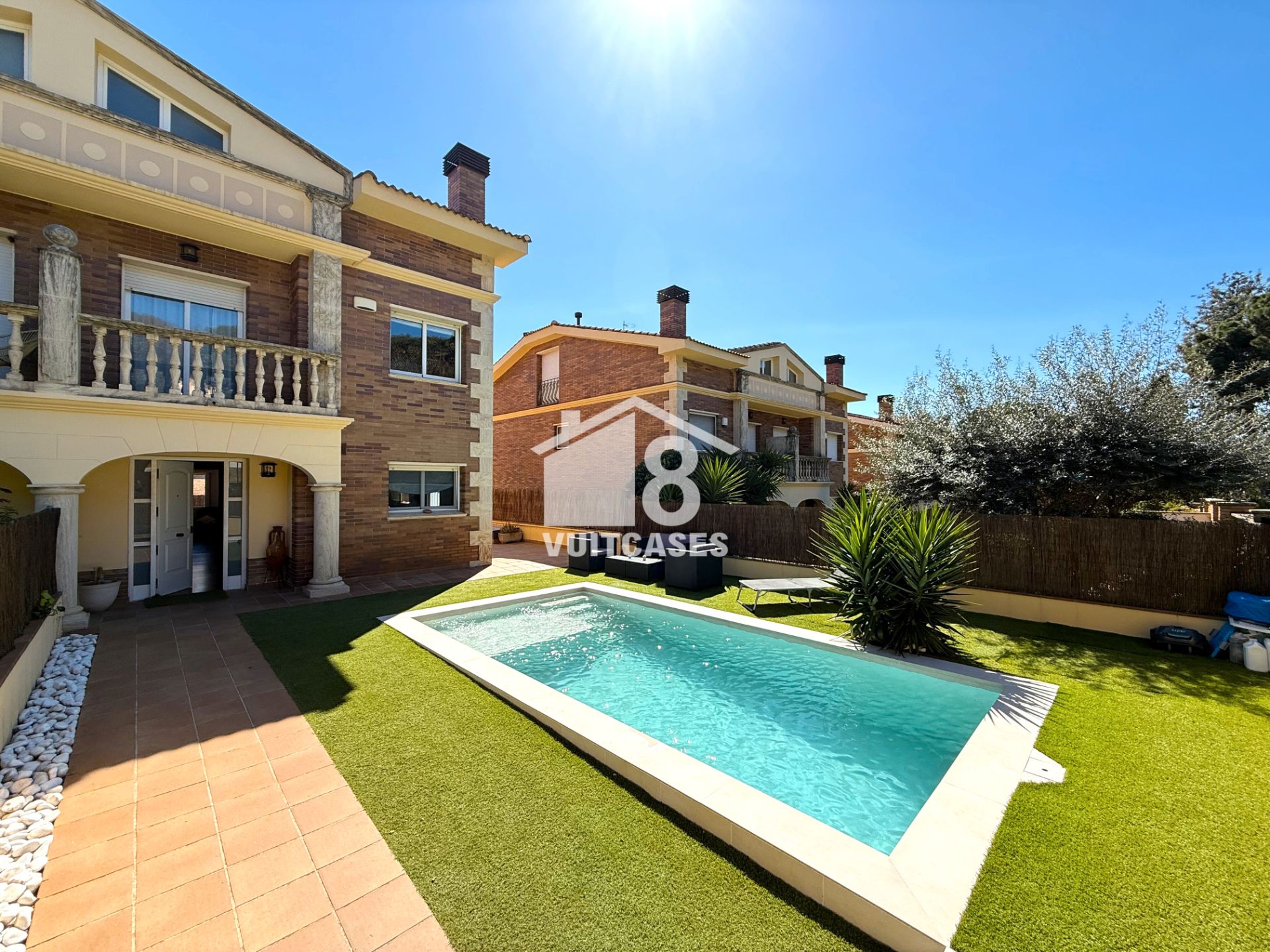Exterior view of Single-family semi-detached for sale in Sant Vicenç de Montalt  with Air Conditioner, Heating and Private garden