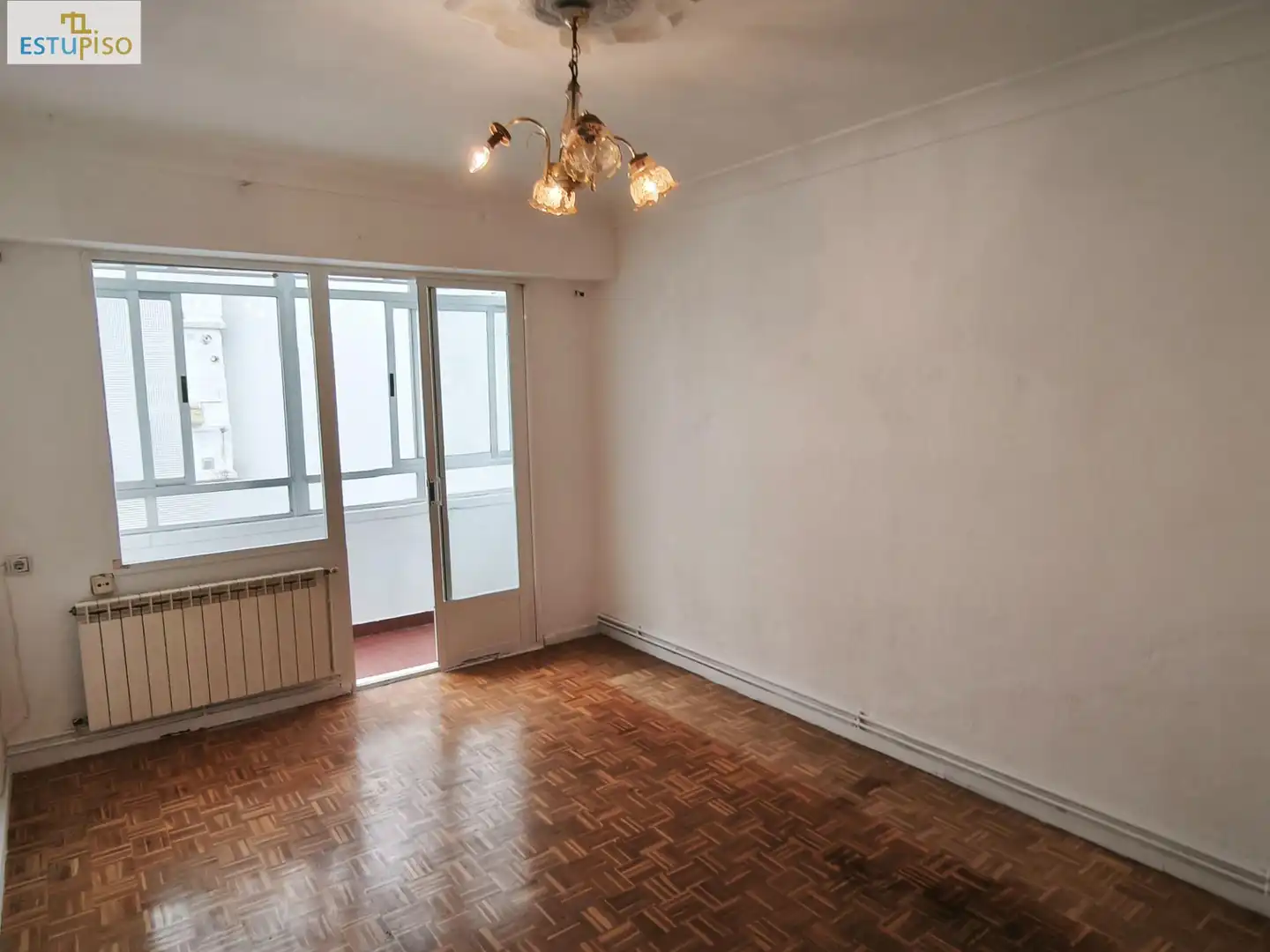Sala d'estar de Pis en venda en Vitoria - Gasteiz amb Calefacció, Parquet i Terrassa