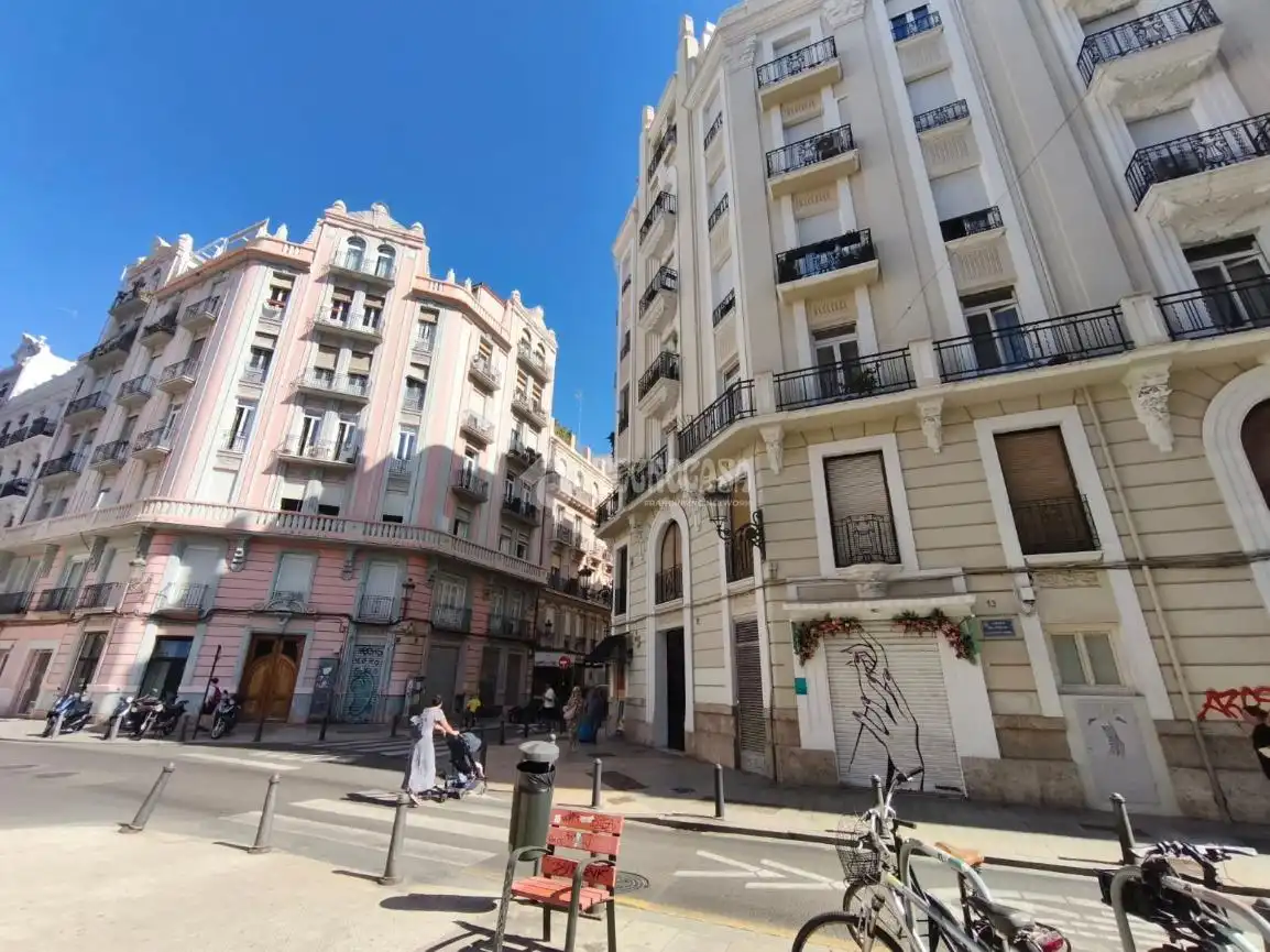 Vista exterior de Pis en venda en Valencia amb Balcó