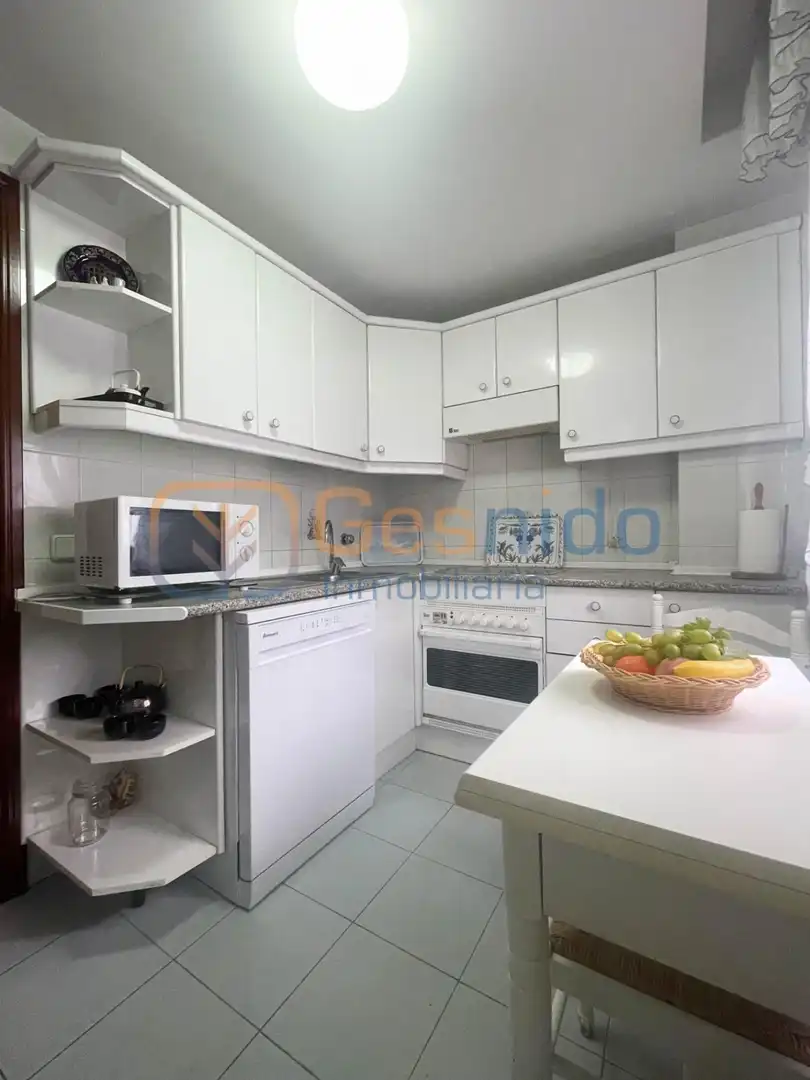 Cocina de Piso de alquiler en Segovia con Calefacción, Parquet y Terraza